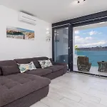 2 Bedroom Lovely In Omišalj