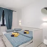 Διαμέρισμα 2 Bedroom Lovely In Omišalj