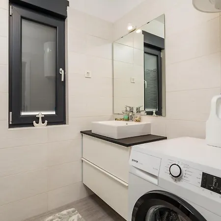 شقة 2 Bedroom Lovely In Omišalj