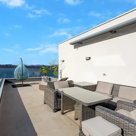 2 Bedroom Lovely In Omišalj