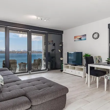 Apartment 2 Bedroom Pet Friendly In Omisalj