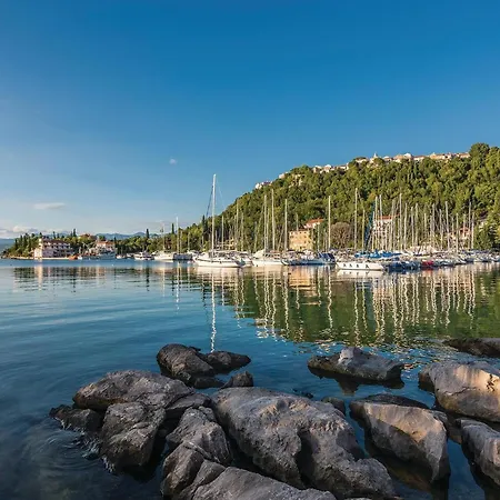 شقة 2 Bedroom Lovely In *