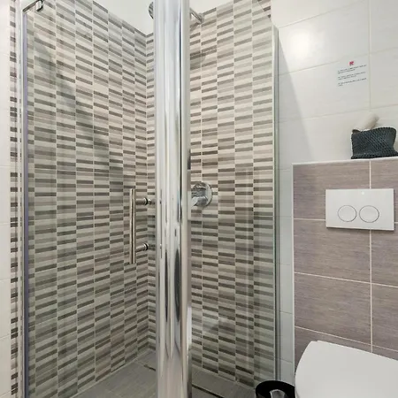 2 Bedroom Lovely In * Omišalj