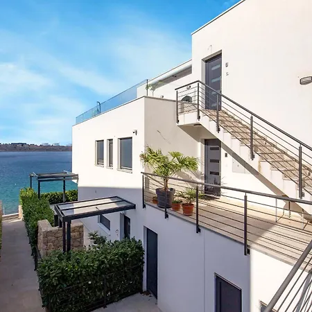Apartment 2 Bedroom Pet Friendly In Omisalj