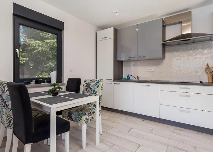 2 Bedroom Lovely In
