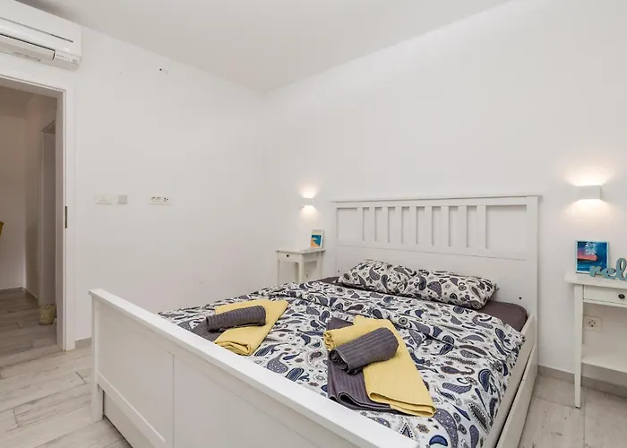 2 Bedroom Lovely In