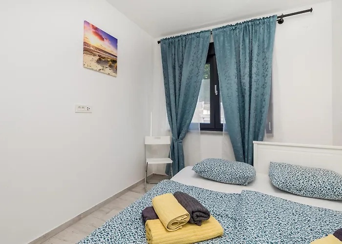 2 Bedroom Lovely In