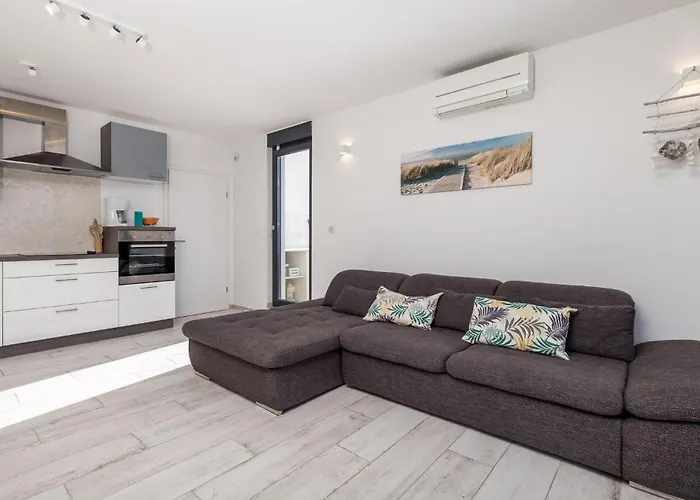 Apartman 2 Bedroom Lovely In *