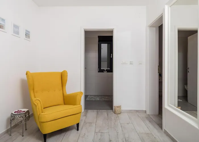 2 Bedroom Lovely In Apartman Omišalj