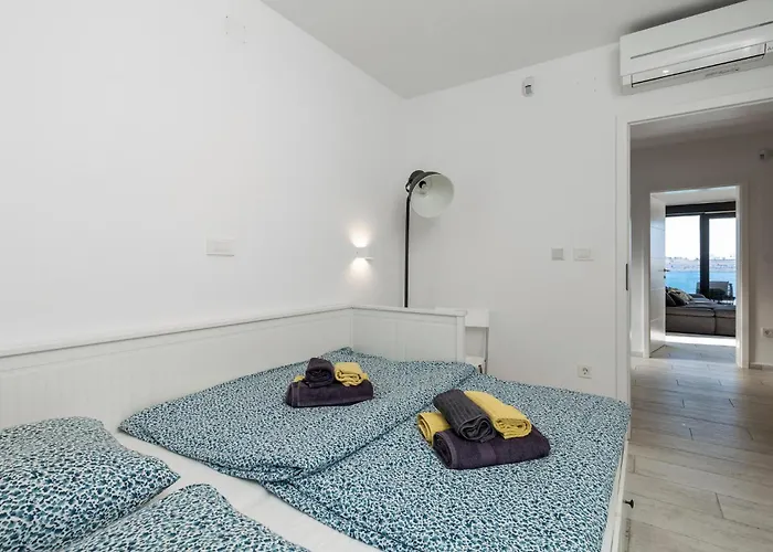 2 Bedroom Lovely In Omišalj