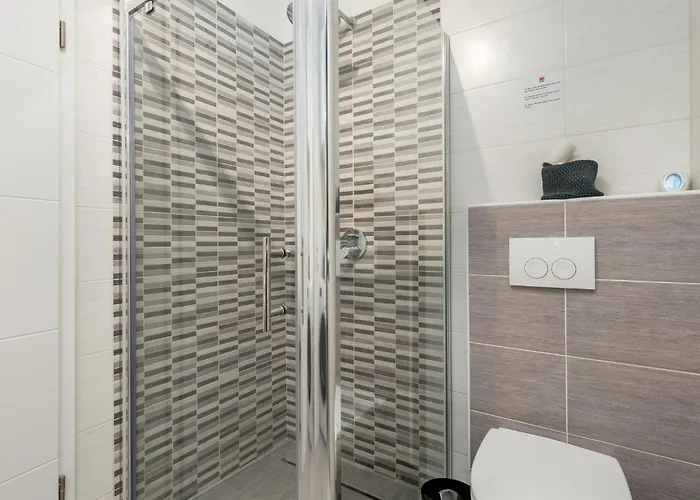 2 Bedroom Lovely In * Omišalj