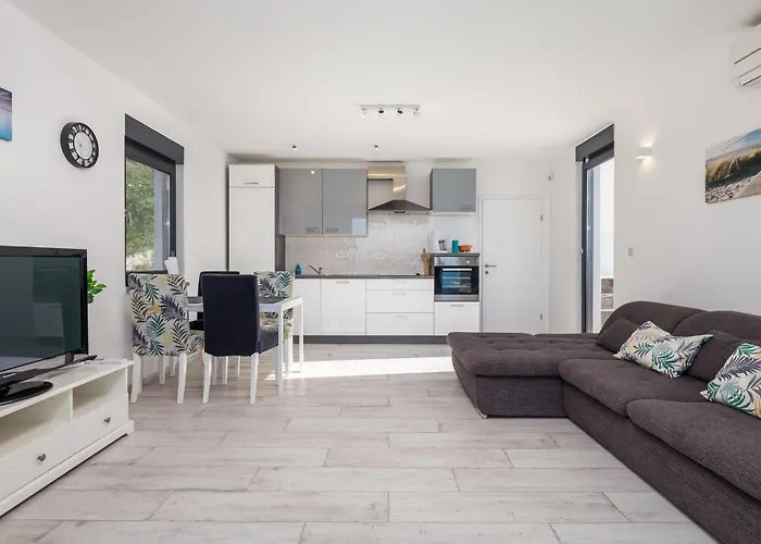 2 Bedroom Lovely In *