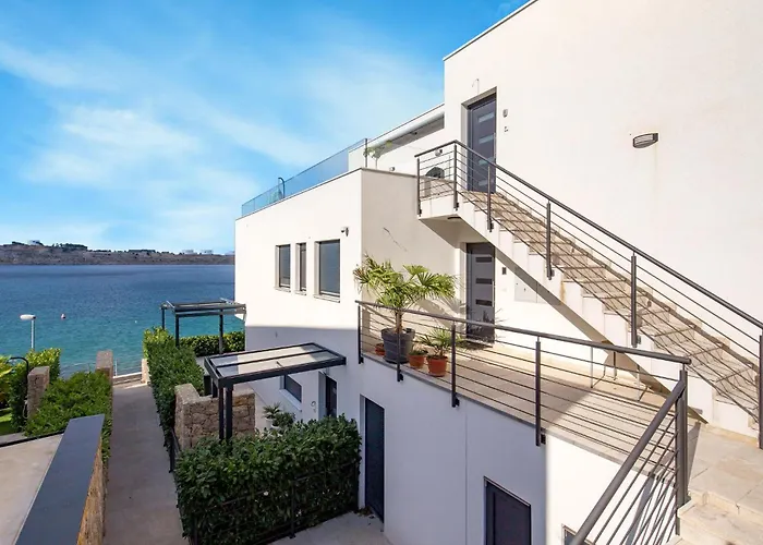 Apartman 2 Bedroom Lovely In Omišalj
