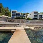 2 Bedroom Lovely In Omišalj