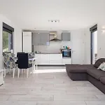 2 Bedroom Lovely In *