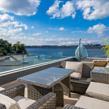 Cozy In With House Sea View