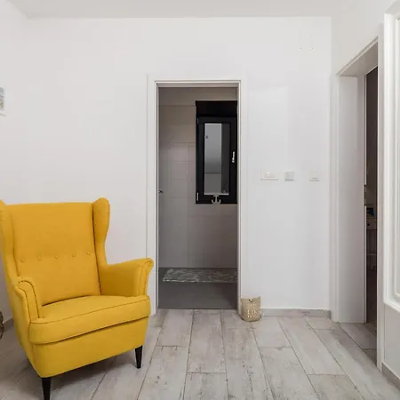 Cozy In With House Sea View Apartamento Omišalj